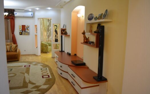 4-к. квартира, 185 м², 5/12 эт. Бульвар Победы, дом 2