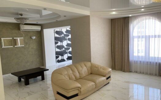 4-к. квартира, 255 м², 5/6 эт. проспект Губернатора Анатолия Гужвина, 3