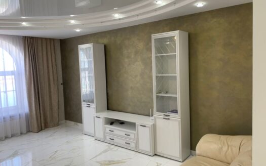 4-к. квартира, 255 м², 5/6 эт. проспект Губернатора Анатолия Гужвина, 3