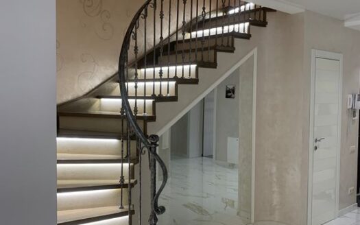 4-к. квартира, 255 м², 5/6 эт. проспект Губернатора Анатолия Гужвина, 3