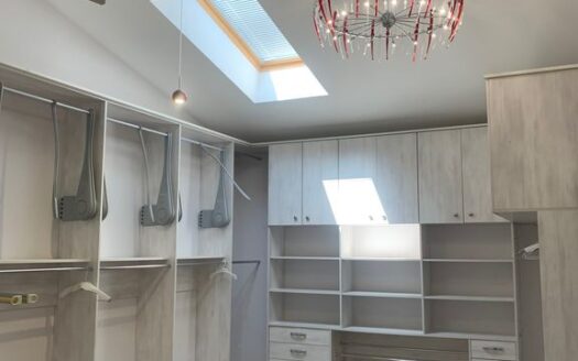 4-к. квартира, 255 м², 5/6 эт. проспект Губернатора Анатолия Гужвина, 3