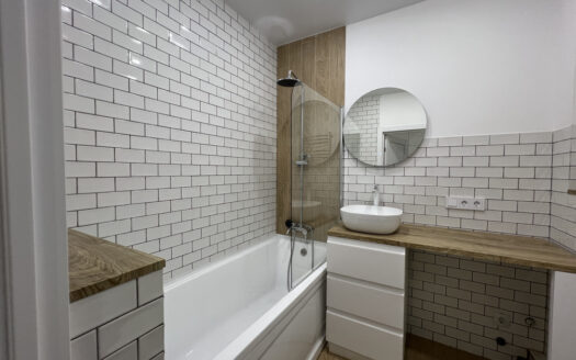 2-к. квартира, 46 м², 2/18 эт. ул. Трофимова, 10